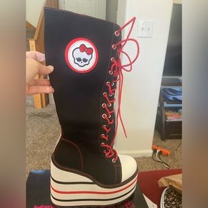Monster High High Top Boot Tennis Shoes Size 8 Never Worn Still in Original Box